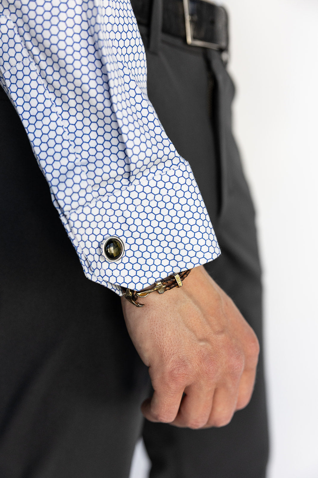 Men's HEX Nº 6 WorkShirt in Glacier, close-up of cuff and hex pattern