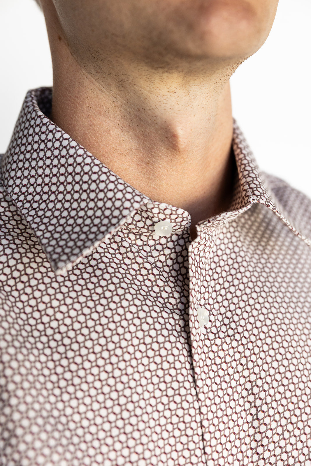 Men's HEX Nº 6 WorkShirt in Ruby, close-up of collar and hex pattern